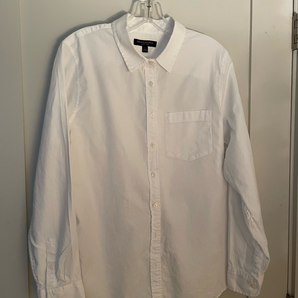 Banana Republic Women’s Button Up White Long Sleeved Shirt Size L